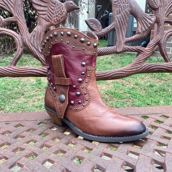 Vince Camuto Madalissa Leather Distressed Studded Almond Toe Ankle Booties - Picture 2 of 11